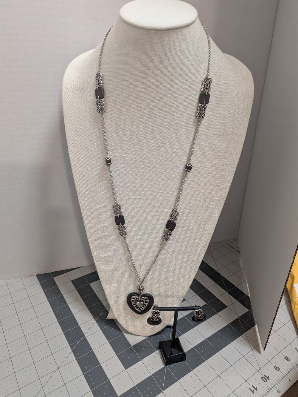 Brighton VTG Silver Tone Wood Heart Pendant Long Necklace Drop Earrings Set